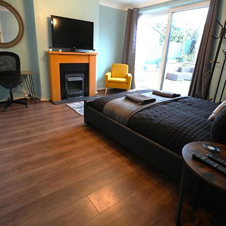 Detached Homestay - Super, King & Double Rooms - Leyland, Preston, Chorley, Lancashire Exteriör bild