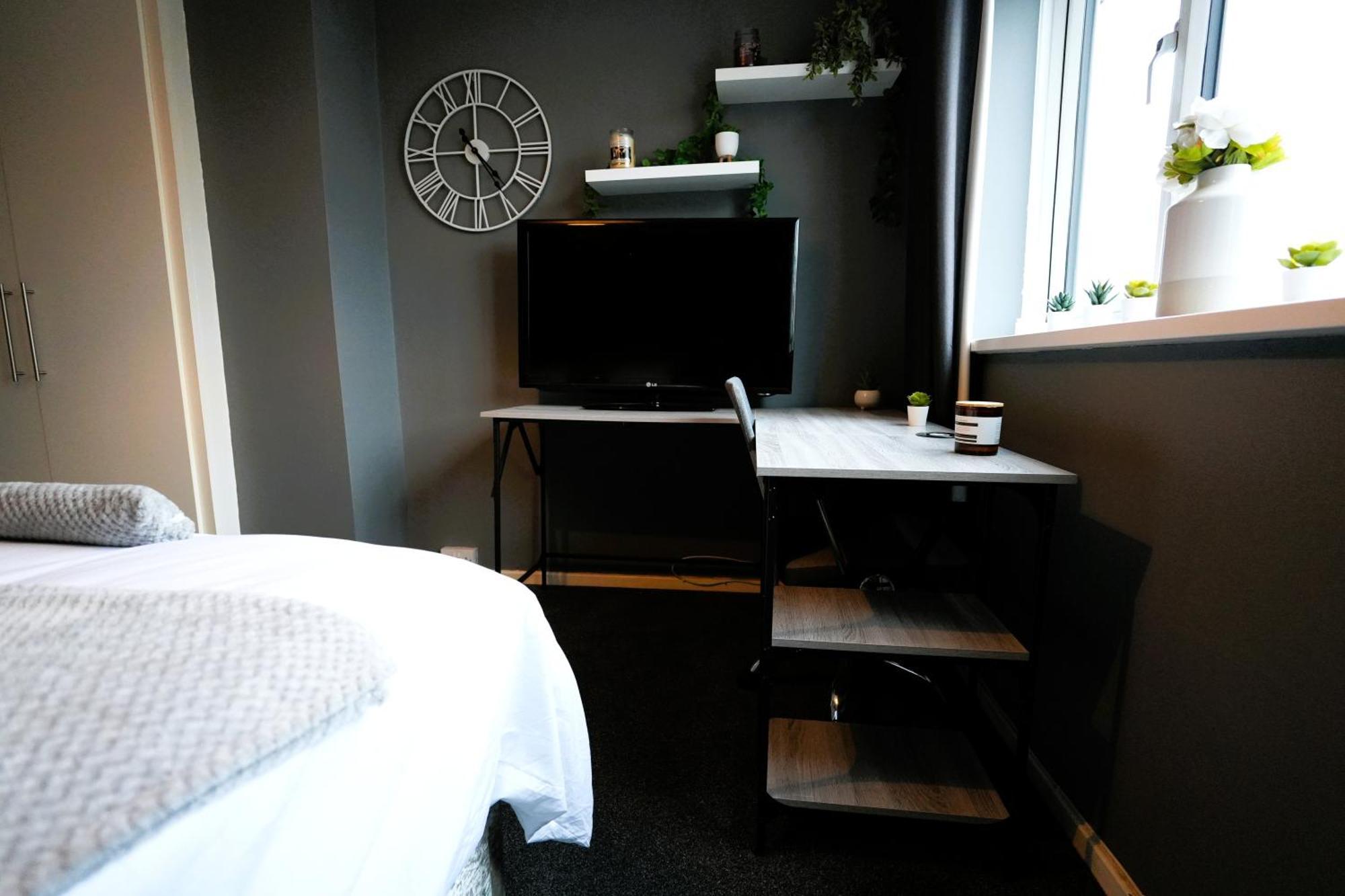 Detached Homestay - Super, King & Double Rooms - Leyland, Preston, Chorley, Lancashire Exteriör bild