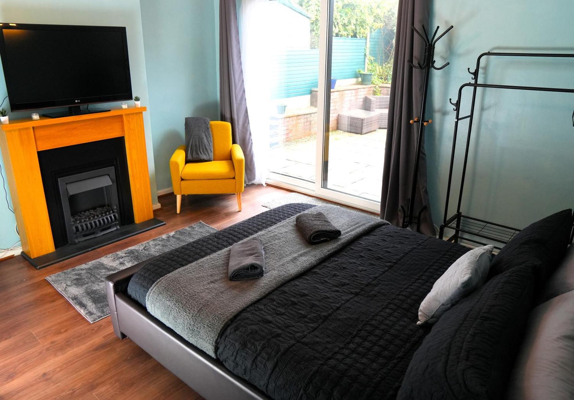 Detached Homestay - Super, King & Double Rooms - Leyland, Preston, Chorley, Lancashire Exteriör bild